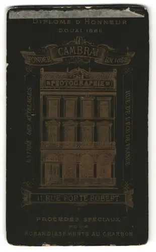 Fotografie H. Caluyer, Cambrai, rückseitige Ansicht Cambrai, Atelier Rue Porte Robert 11, vorderseitig Portrait Herr