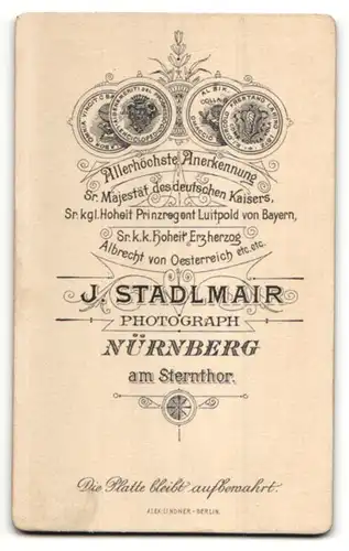 Fotografie J. Stadlmair, Nürnberg, Portrait junger Herr mit zeitgenöss. Frisur