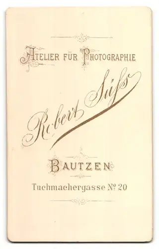 Fotografie Robert Süss, Bautzen, Portrait junger Herr mit zeitgenöss. Frisur