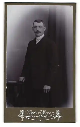 Fotografie Otto Meier, Dippoldiswalde, Kreischa, Portrait Mann in Anzug