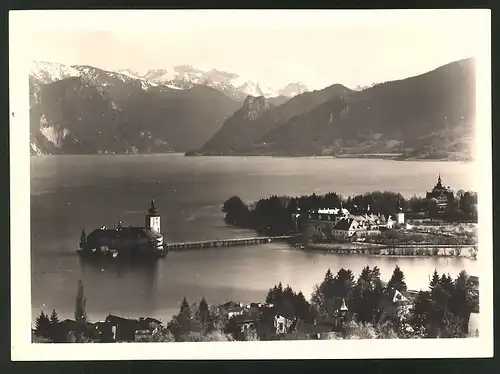Fotografie Fotograf unbekannt, Ansicht Gmunden, Seeschloss & Landschaftspanorama