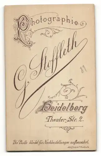 Fotografie G. Stoffleth, Heidelberg, Portrait halbwüchsiger Knabe mit Seitenscheitel