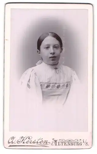 Fotografie A. Kersten, Altenburg i/S, Portrait Mädchen mit zurückgebundenem Haar