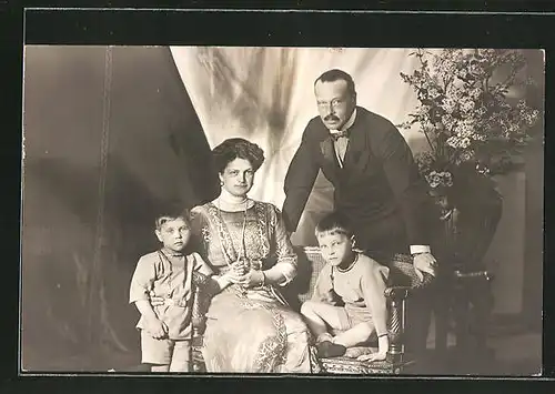 AK Familienportrait Grossherzog Ernst Ludwig von Hessen-Darmstadt mit Frau und Kindern