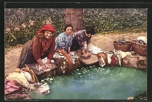 AK Waschfrauen bei der Arbeit am Wasserbecken