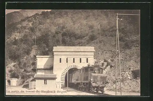AK Brigue, La Sortie du tunnel du Simplon, schweizer Eisenbahn