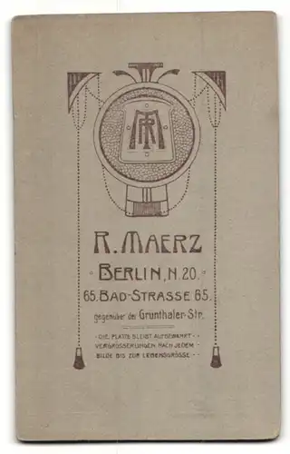 Fotografie R. Maerz, Berlin N., Bürgerlicher mit Stirnglatze im Anzug