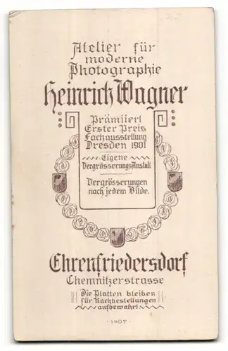 Fotografie Heinrich Wagner, Ehrenfriedersdorf, Bürgerliche im reich verzierten Kleid
