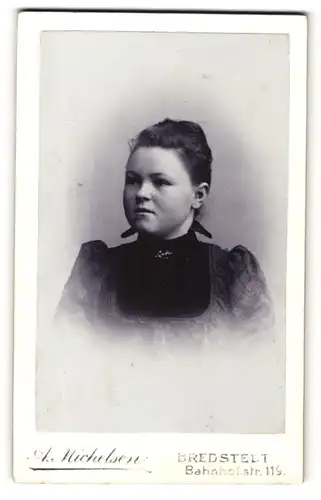 Fotografie A. Michelsen, Bredstedt, Portrait junge Frau mit zusammengebundenem Haar