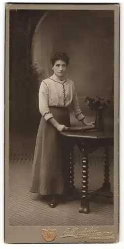 Fotografie E. Rudolph, Hof, Portrait bürgerliche junge Frau