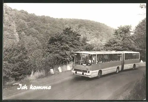 AK Autobus unterwegs auf der Landstrasse