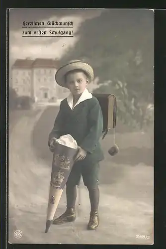 AK Knabe mit Hut, Ranzen und Schultüte am Schulanfang