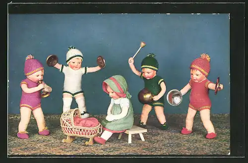 AK Käthe Kruse-Puppe machen Musik mit Töpfen