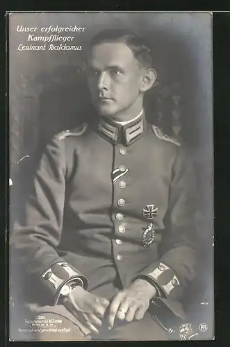 Foto-AK Sanke Nr. 390: Kampfflieger Leutnant Baldamus in Uniform