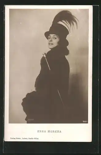 AK Schauspielerin Erna Morena im Mantel mit Hut zur Seite schauend