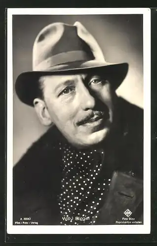 AK Schauspieler Willy Birgel mit Hut zur Seite schauend