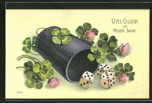 Präge-Lithographie Würfelbecher mit Würfel und Glücksklee, "Viel Glück im neuen Jahr"