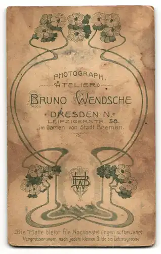 Fotografie Bruno Wendsche, Dresden-N, Portrait Kleinkind in Leibchen