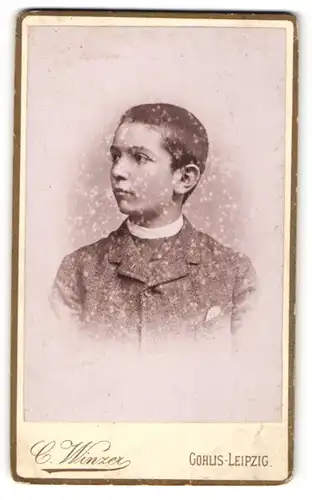 Fotografie C. Winzer, Leipzig-Gohlis, Portrait Knabe mit kurzem Haar
