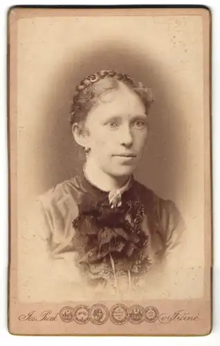 Fotografie Jos. Picek, Jicine, Portrait Frau mit geflochtenem Haar