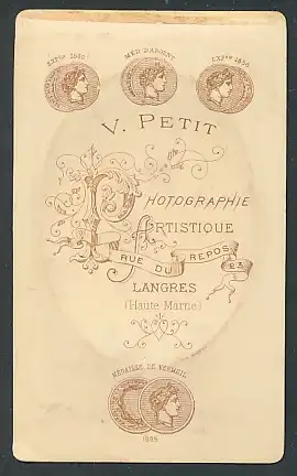 Fotografie V. Petit, Langres, Portrait junge Dame mit zusammengebundenem Haar
