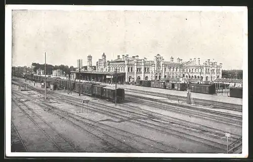 AK Brest-Litowsk, Züge stehen auf den Gleisen des Bahnhofs