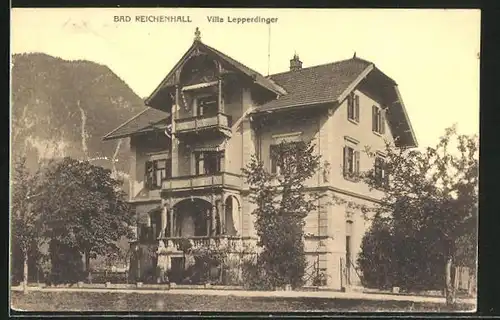 AK Bad Reichenhall, Partie am Hotel Villa Lepperdinger mit Alpenmassiv