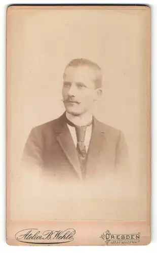 Fotografie B. Wehle, Dresden, Portrait junger Herr mit Oberlippenbart