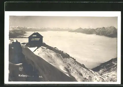 AK Kellerjoch-Hütte auf verschneiten Fels