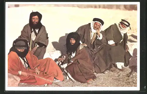 AK Eine Gruppe Beduinien in traditioneller Garderobe