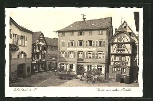 AK Eberbach a. Neckar, Ortspartie am alten Markt mit Fachwerkhäusern und Gasthaus zum Karpfen