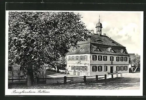 AK Burgbernheim, Strassenpartie am Rathaus