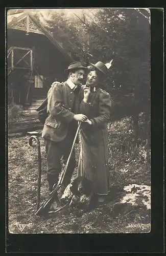 Foto-AK Jägerliebe, Hund, Jägerin und Jäger