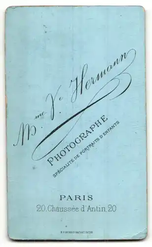 Fotografie V. Hermann, Paris, Portrait brünette Schönheit mit Dutt