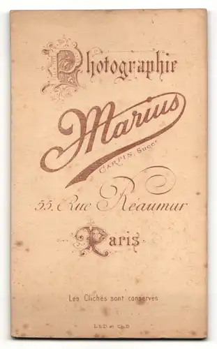 Fotografie Marius, Paris, Portrait charmanter Herr mit Halbglatze und Oberlippenbart im Jackett