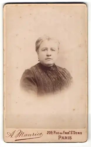 Fotografie A. Maurice, Paris, Portrait ältere Dame mit Haarnetz