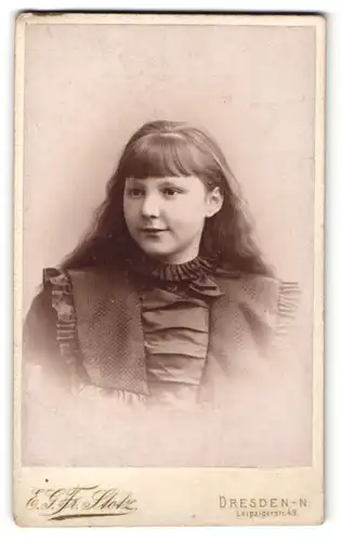 Fotografie E. G. Fr. Stotz, Dresden-N, Portrait Mädchen mit wallendem Haar