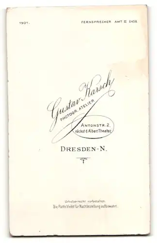 Fotografie Gustav Karsch, Dresden-N., Portrait brünette Schönheit in eleganter mit Spitze verzierter Bluse