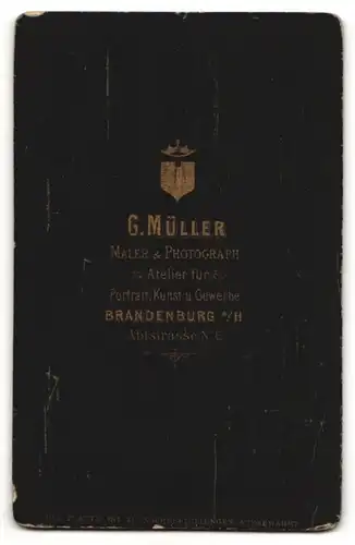 Fotografie G. Müller, Brandenburg a/H, Portrait Herr mit zeitgenöss. Frisur