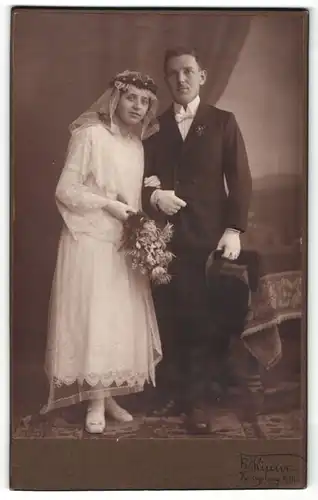 Fotografie R. Kiuwe, Königsberg N/M, Portrait Braut und Bräutigam, Hochzeit