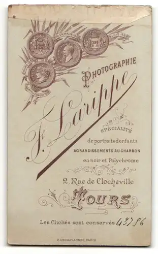 Fotografie F. Larippe, Tours, Portrait bürgerlicher Herr mit Knebelbart und Brille