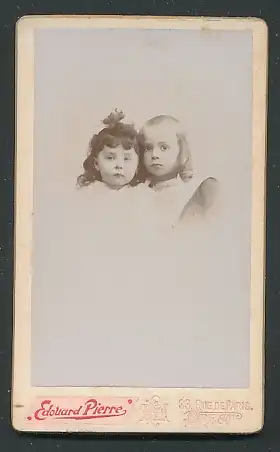 Fotografie Edouard Pierre, Brest, Portrait Bub mit Schläfenlocken und Mädchen