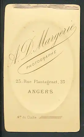 Fotografie A. D. Margerie, Angers, Portrait Greisin mit traditioneller Haube