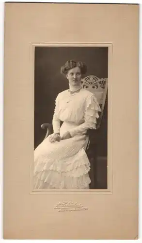 Fotografie A. Schönlau, Horn i. L., hübsche junge Frau im Hochzeitskleid