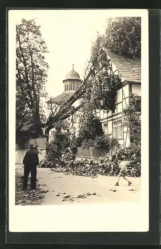 Foto-AK Hehlen, Sturmschäden an der Kirche am 25.8.1956