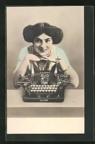 AK junge Dame an einer Schreibmaschine "Oliver"