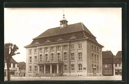 AK Malchin / Mecklenburgische Schweiz, Blick aufs Rathaus