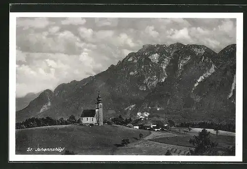AK St. Johannshögl, Ortspartie mit Kirche im Gebirge