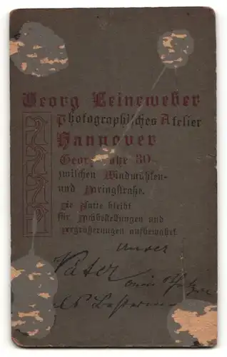 Fotografie Georg Leineweber, Hannover, Portrait Silberschmied mit Löffeln