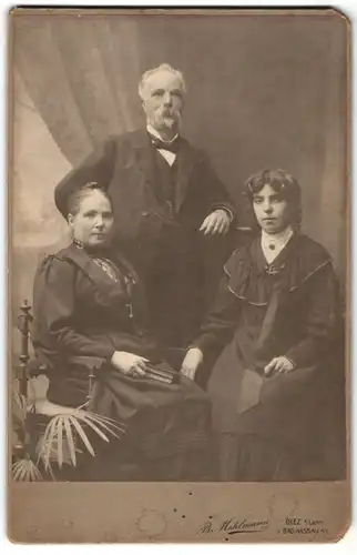 Fotografie B. Mehlmann, Diez a/Lahn, Portrait bürgerliche Familie